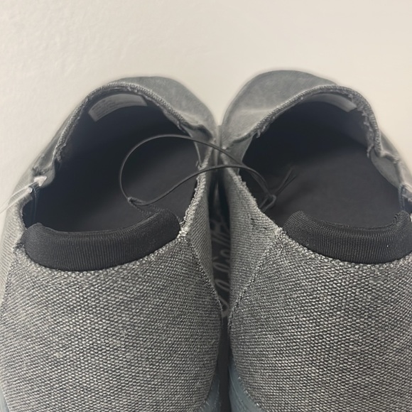 Brand new men’s Eddie Bauer slip on shoes. Full cushioned footbed. main image 3